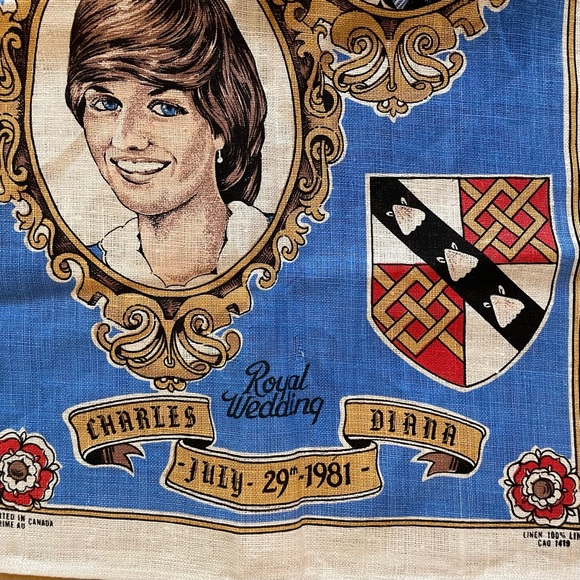 Linen tea towel featuring Charles and Diana the Royal Wedding 1981. - Picture 4 of 5